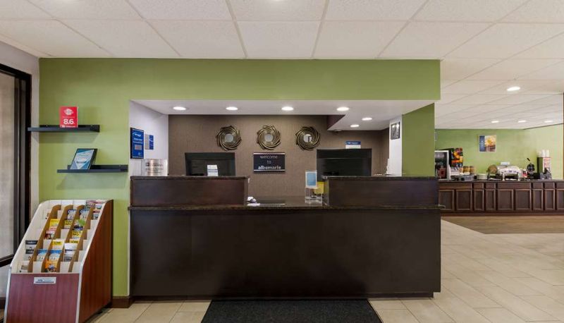 Hall - Best Western Albemarle Inn