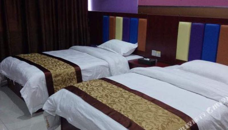 Kamer - Trinity quick hotel (automobile north station shop)