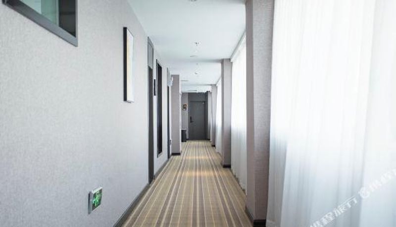 Camera - Manwei Cinema Hotel (Changde Golden Diamond Plaza Pedestrian Street)