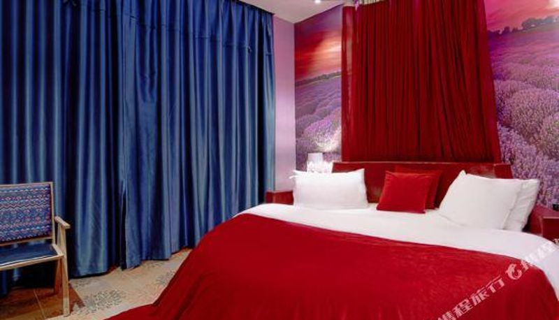 Camera - Karamay Waterwood Flower Theme Hotel