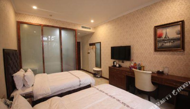 Zimmer - The Odeon Hotel Americano