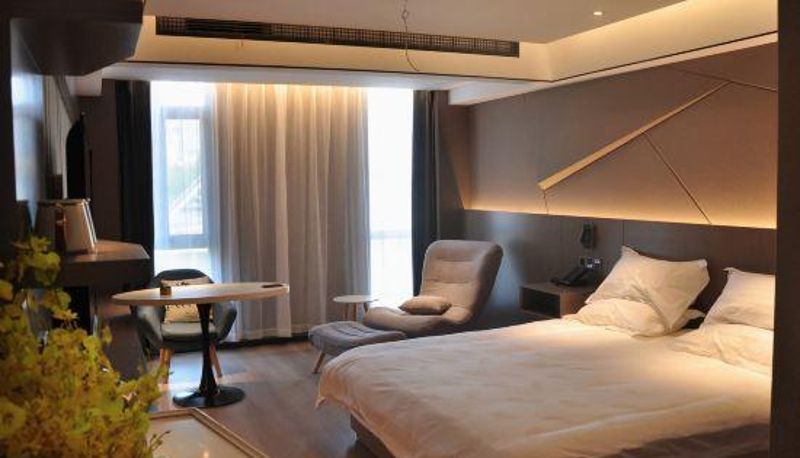 Zimmer - Yulin Light Luxury Hotel