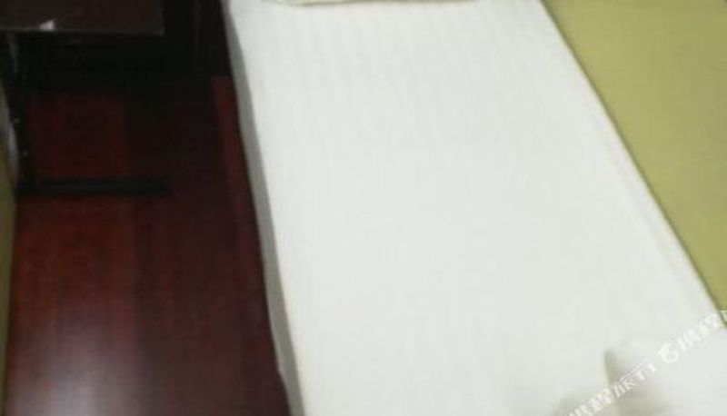 Camera - Sleeping in Airport Hotel