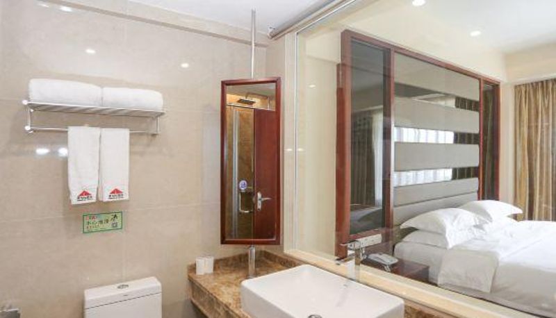 Camera - Dongfang Tanggula Hotel (High-speed Railway Station)