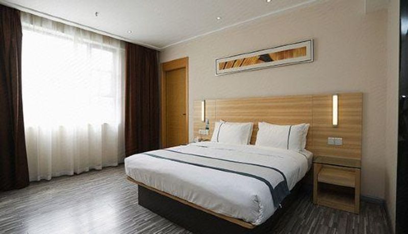 Chambre Business - Dongyi convenient hotel (Guangzhou Zhizao Plaza foreign trade school store)