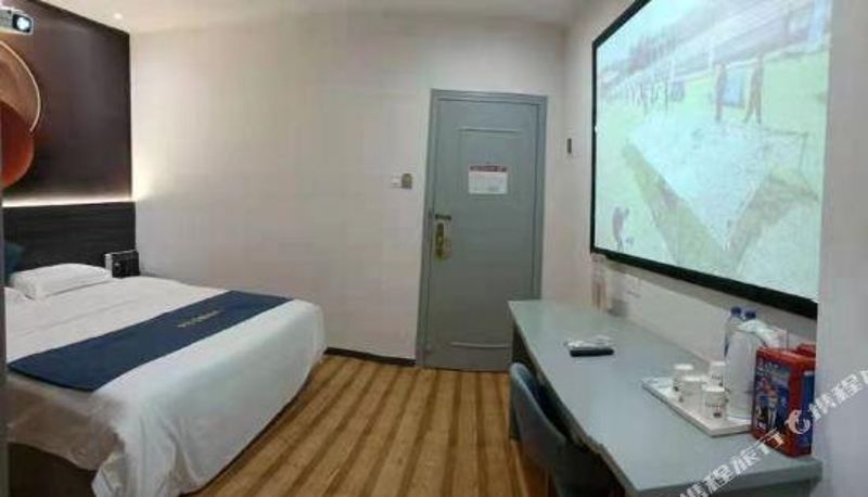 Zimmer - Fast 8 chain hotel