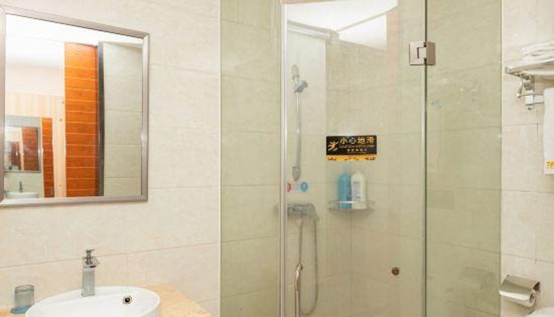 Kamer - 168 Chain Hotel (Shenzhen Songbai Road)