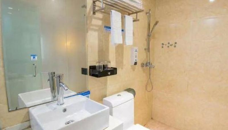 Kamer - Pingwan Business Hotel (Shenzhen Nanlian Metro Station Moortown Branch)