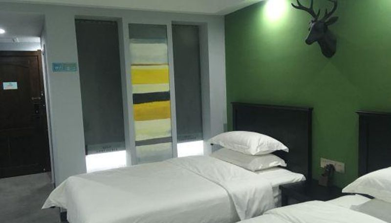 Innenbreich - Tianmen Mountain) Huanlesong Holiday Apartment (Railway Station