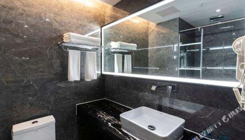 Camera - Tianmen Shanju Hotel