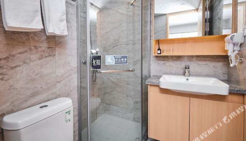 Camera - Vail · Great Screen Cinema Apartment (Longhu Bauhinia Tianjie Store)