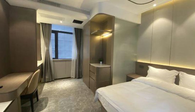 Room - Mia Hotel