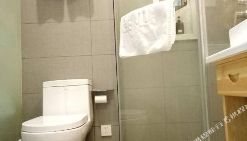 Room - Mountainside Moonlight Hotel (Hangzhou West Lake Wushan Square Subway Station)