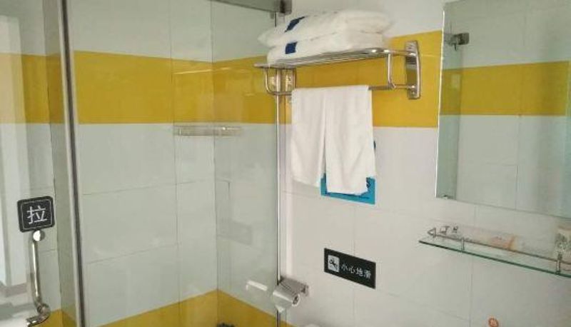 Kamer - 7 Days Inn(Qingdao Huangdao District Dongjiakou poli subway station store)