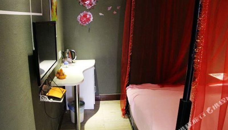 Camera - Aike 100 Theme Hotel (Qingdao Chongqing North Road Liuting Subway Station)