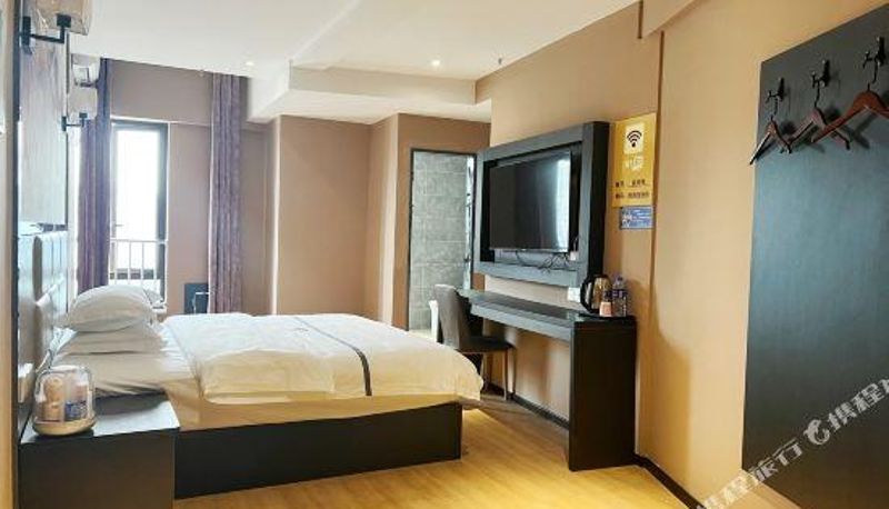 Zimmer - Yifeng Hotel (Wanda Plaza Lijiang)