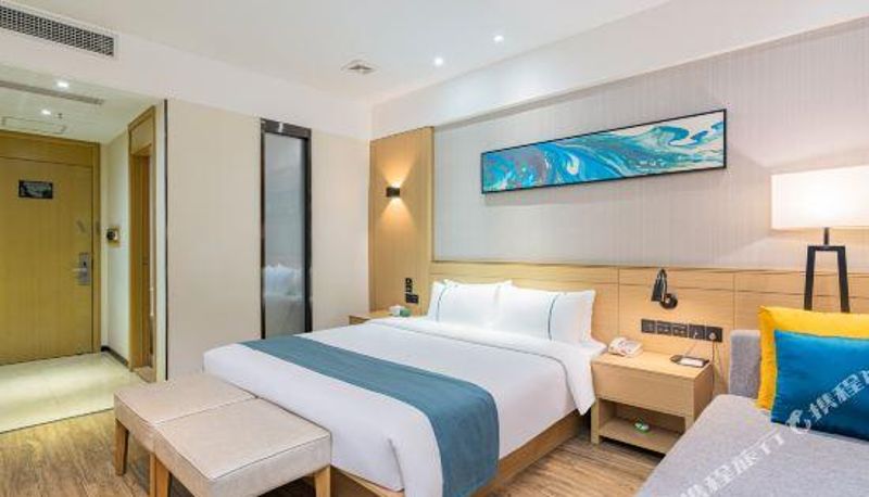 Camera - REZEN KINGTOWN HOTEL