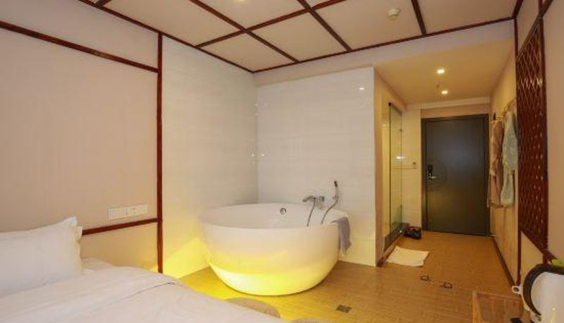Camera - V Theme Theater Hotel  (Chongqing University Town Xijie)