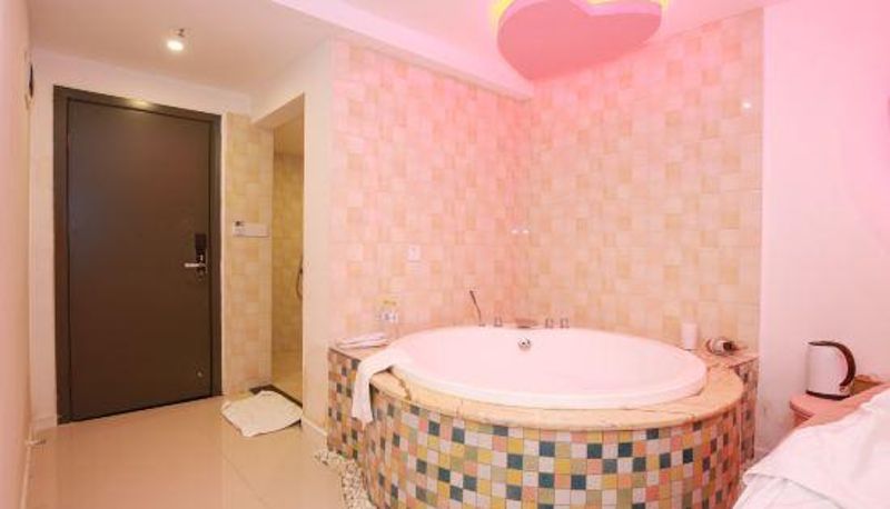 Camera - V Theme Theater Hotel  (Chongqing University Town Xijie)