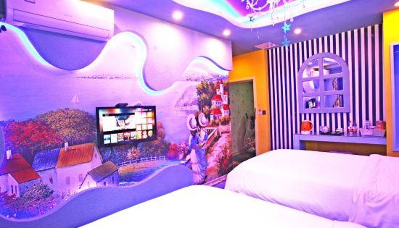 Camera - Love Theme Hotels