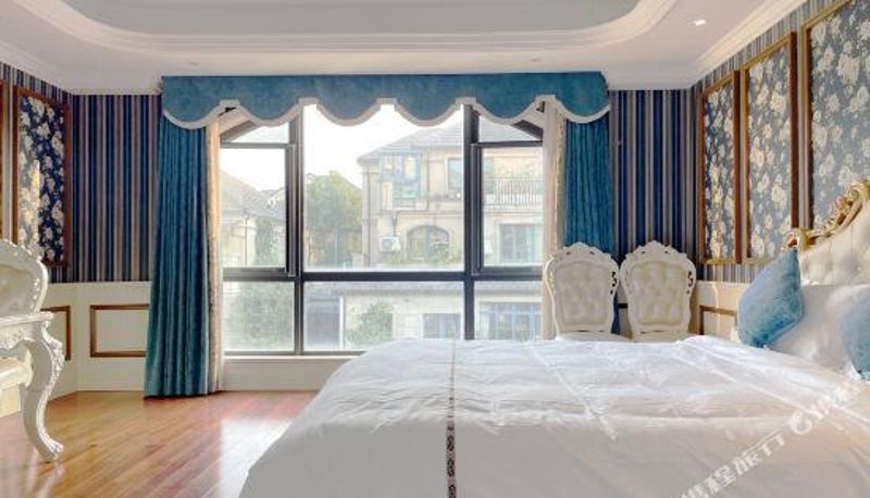 Camera - BLUE HILL HOUSE