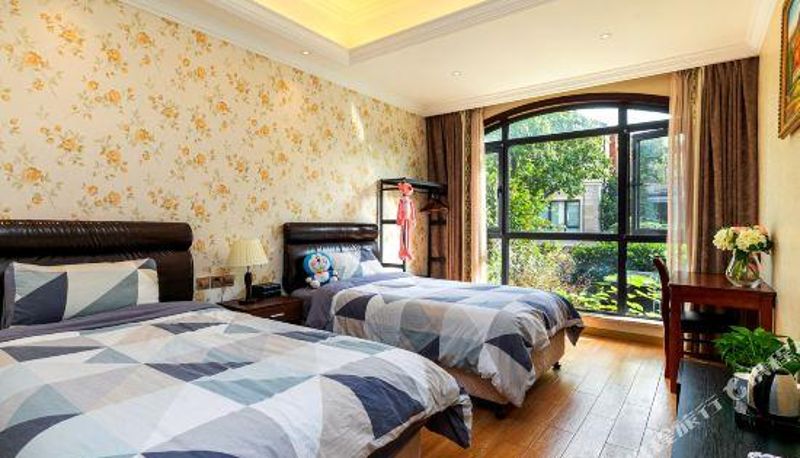 Camera - BLUE HILL HOUSE