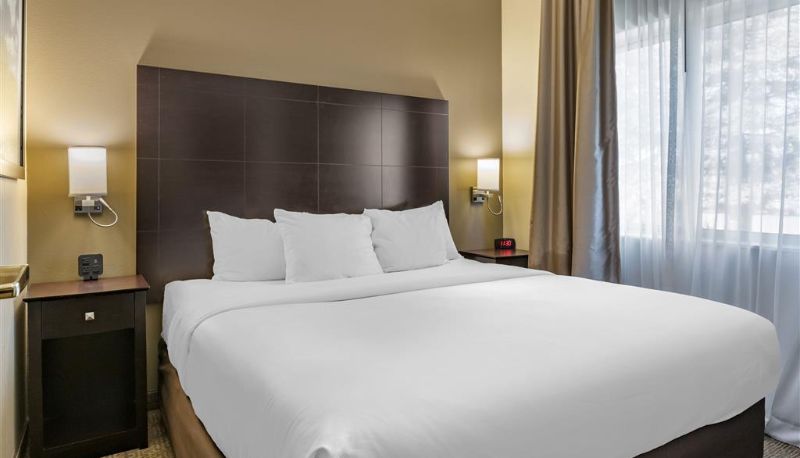 Camera - Comfort Inn & Suites