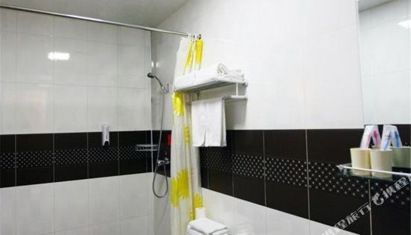 Kamer - Paibaiyun Hotel (Beijing Chaoyang Road Shilibao Branch)