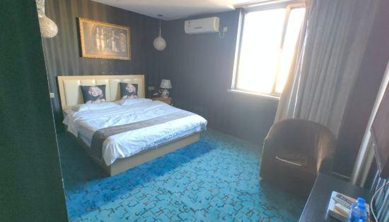 Camera - Pebble Motel