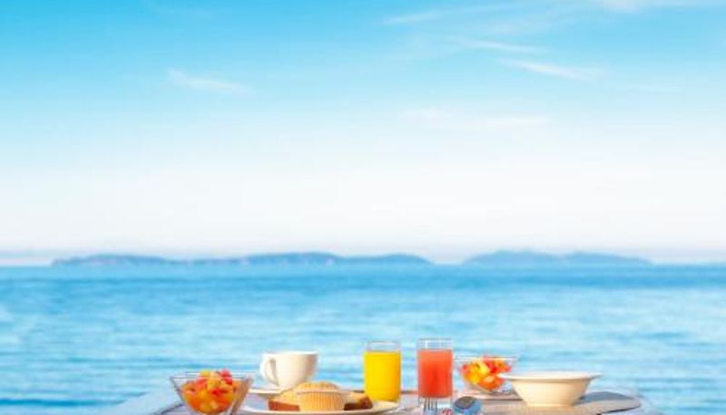 Salle de petit-déjeuner dans le restaurant - La Pinède Plage