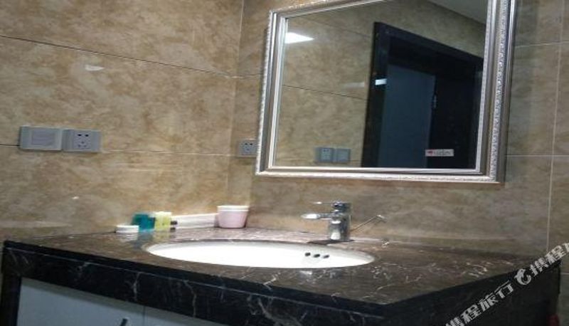 Camera - Shantou Hongsheng Business Apartment