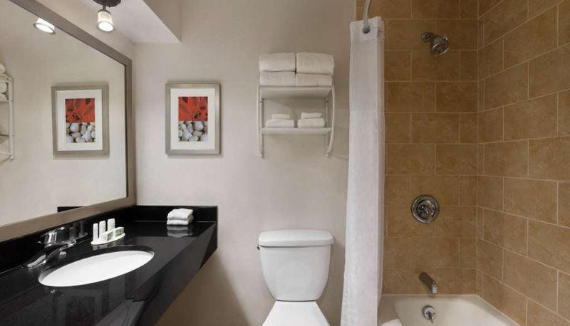 Zimmer - Ramada by Wyndham Sarasota Waterfront