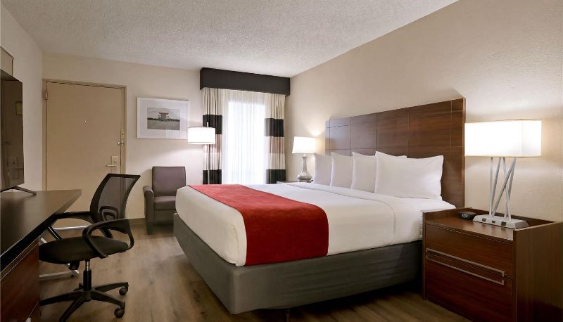 Zimmer - Ramada by Wyndham Sarasota Waterfront