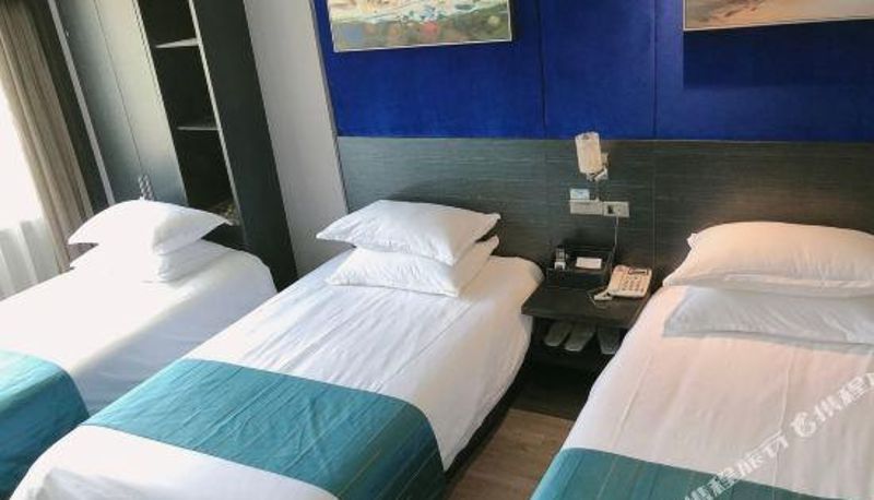 Camera - Hyatt Regency Lishui Story Hotel