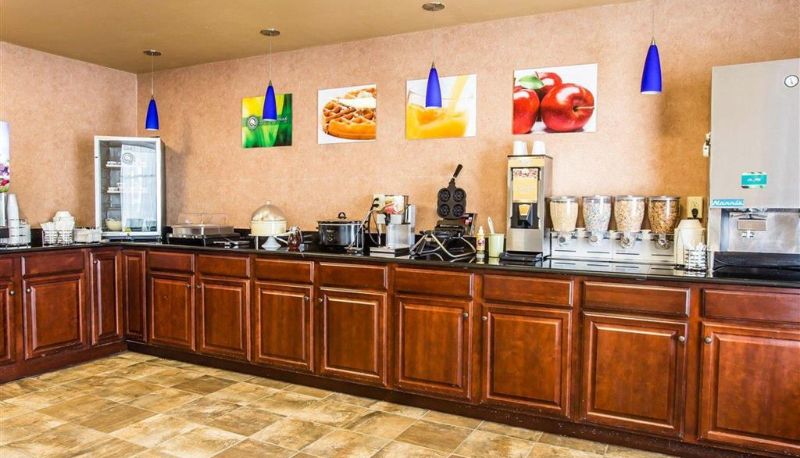 Restaurant - Quality Inn & Suites - Greensboro-High Point