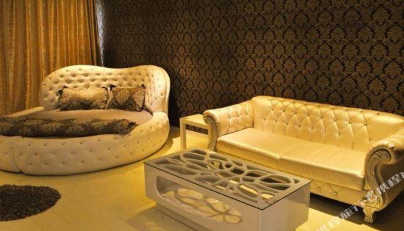 Camera - Peach Boutique Apartment (Fushun Jiahemei)