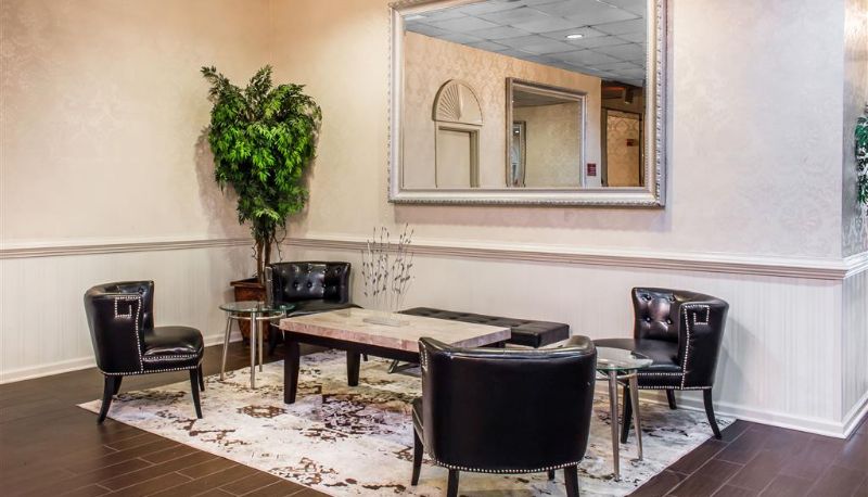 Lobby - Clarion Hotel Philadelphia International Airport