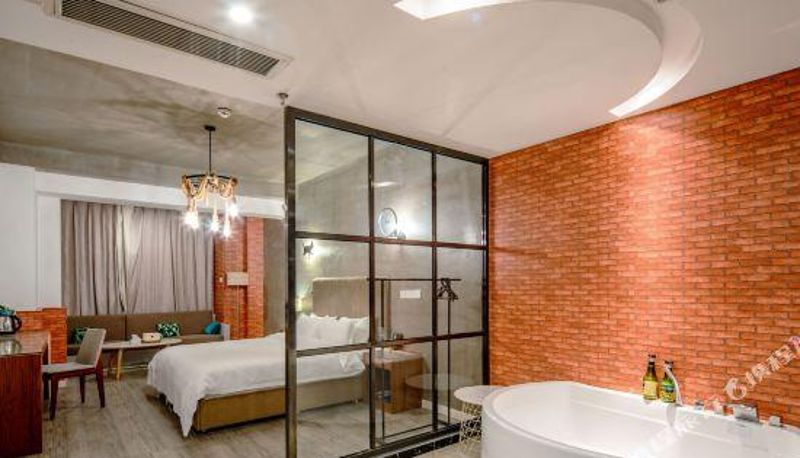 Camera - Orange Man Apartment (Shuangliu Korea City Store)