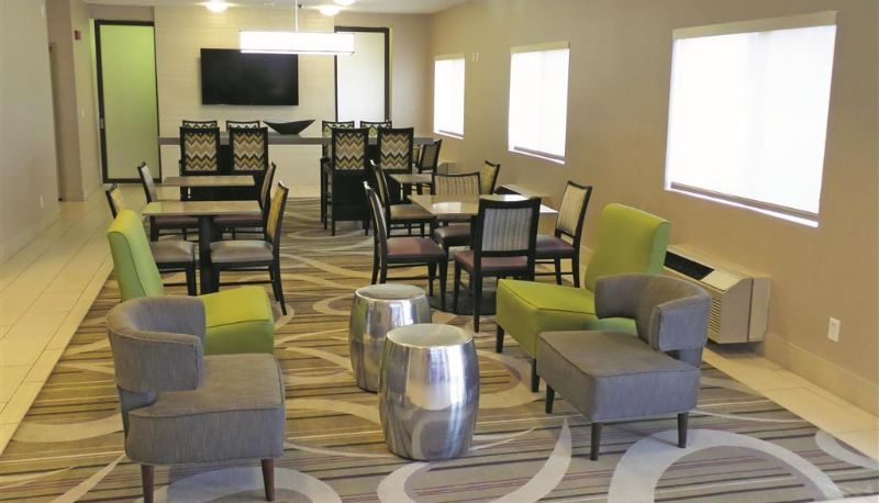 Vista interior - La Quinta Inn by Wyndham Lincoln