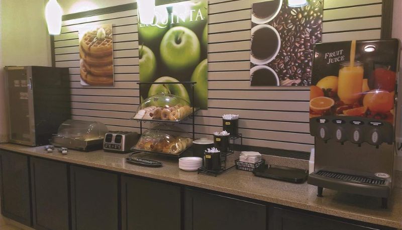 Vista interior - La Quinta Inn by Wyndham Lincoln