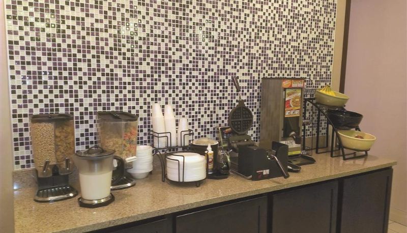 Vista interior - La Quinta Inn by Wyndham Lincoln
