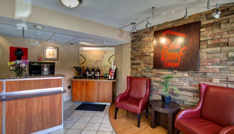 Hal - Red Roof Inn Pensacola - I-10 at Davis Highway