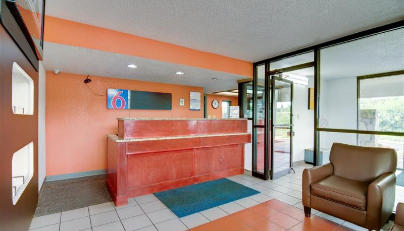 Salón - Motel 6 Kansas City