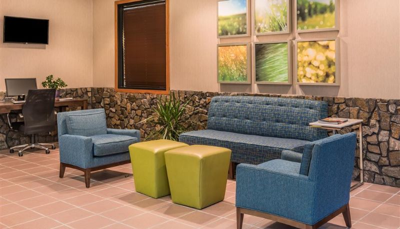 Lobby - Baymont by Wyndham South Hill