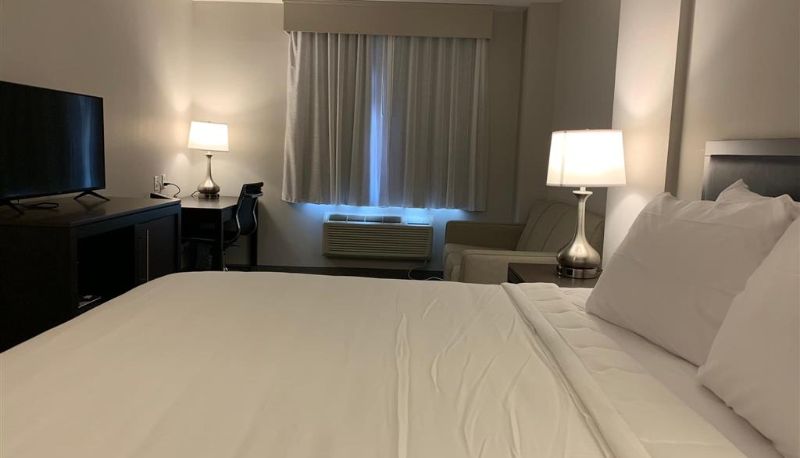 Camera - Wingate by Wyndham JFK Airport / Far Rockaway