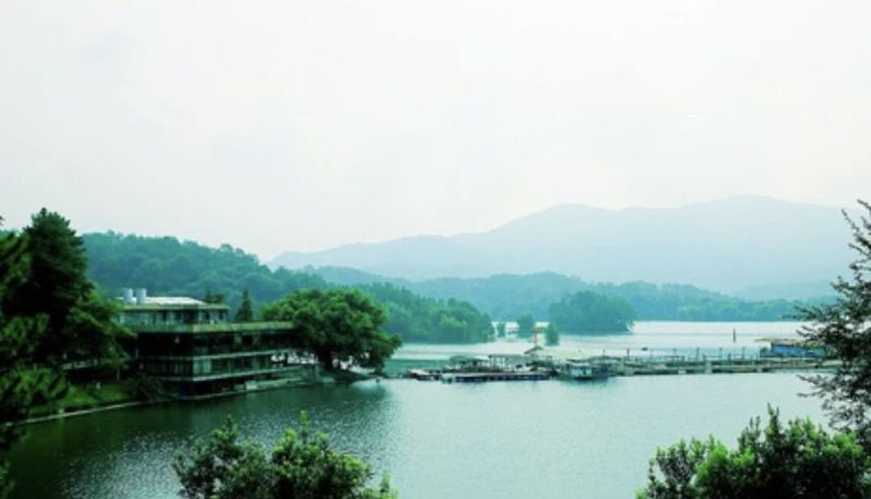 Info - Sunshine Business Apartment (Asia's tallest fountain store)