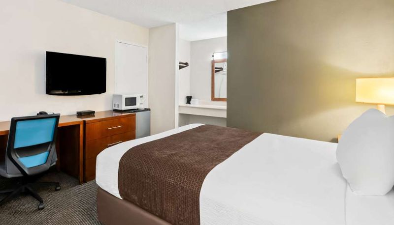 Zimmer - Rodeway Inn Dalton South