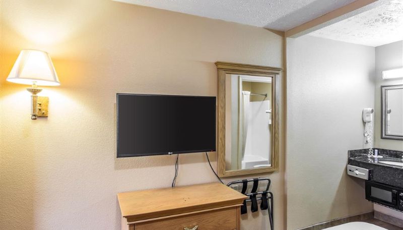Camera - Rodeway Inn Goodlettsville South