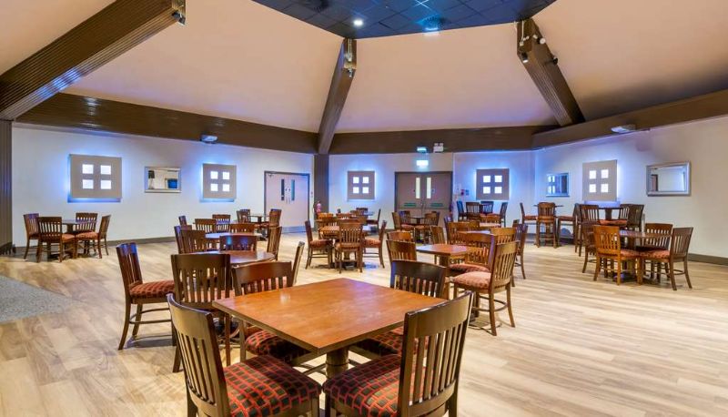 Restaurant - Pine Lake