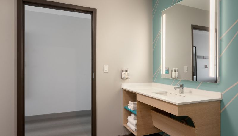 Room - avid hotel OAK CREEK by IHG